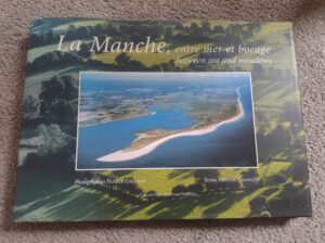 La Manche between sea and meadows: Hardback Book